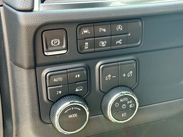 New 2025 Chevrolet Suburban Premier image 11