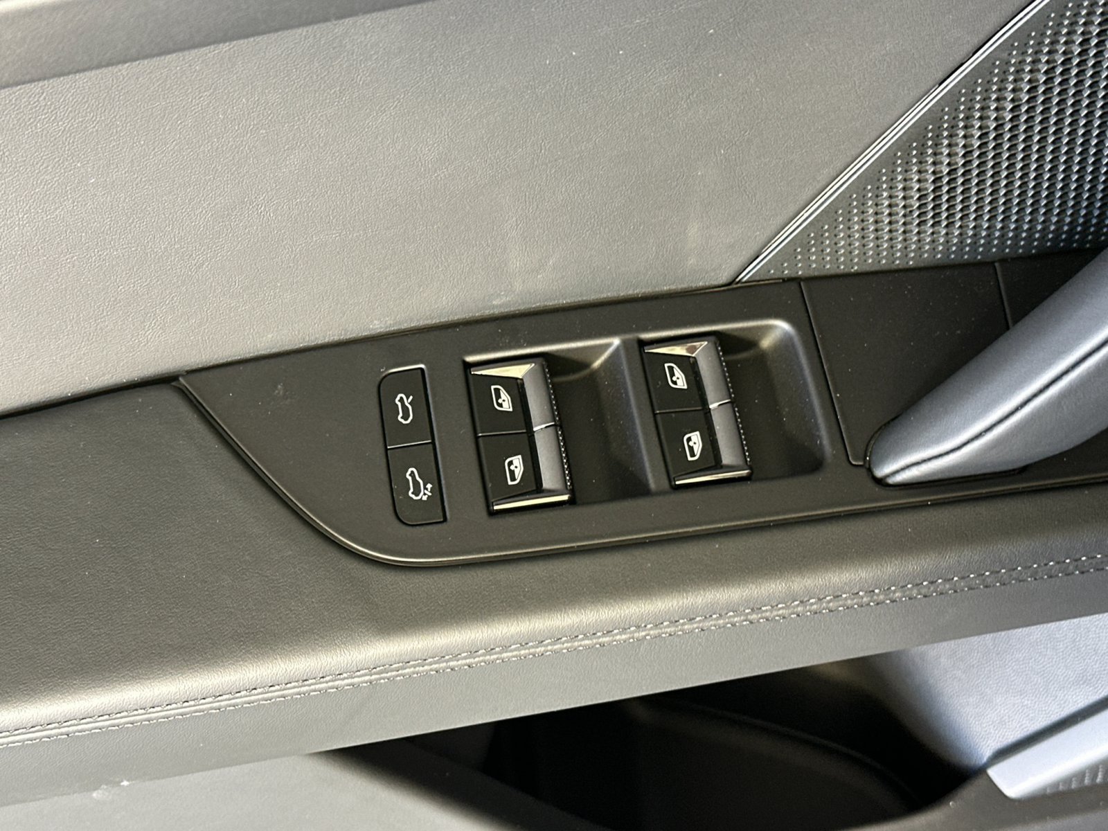 New 2026 Porsche Cayenne S AWD/4WD image 13