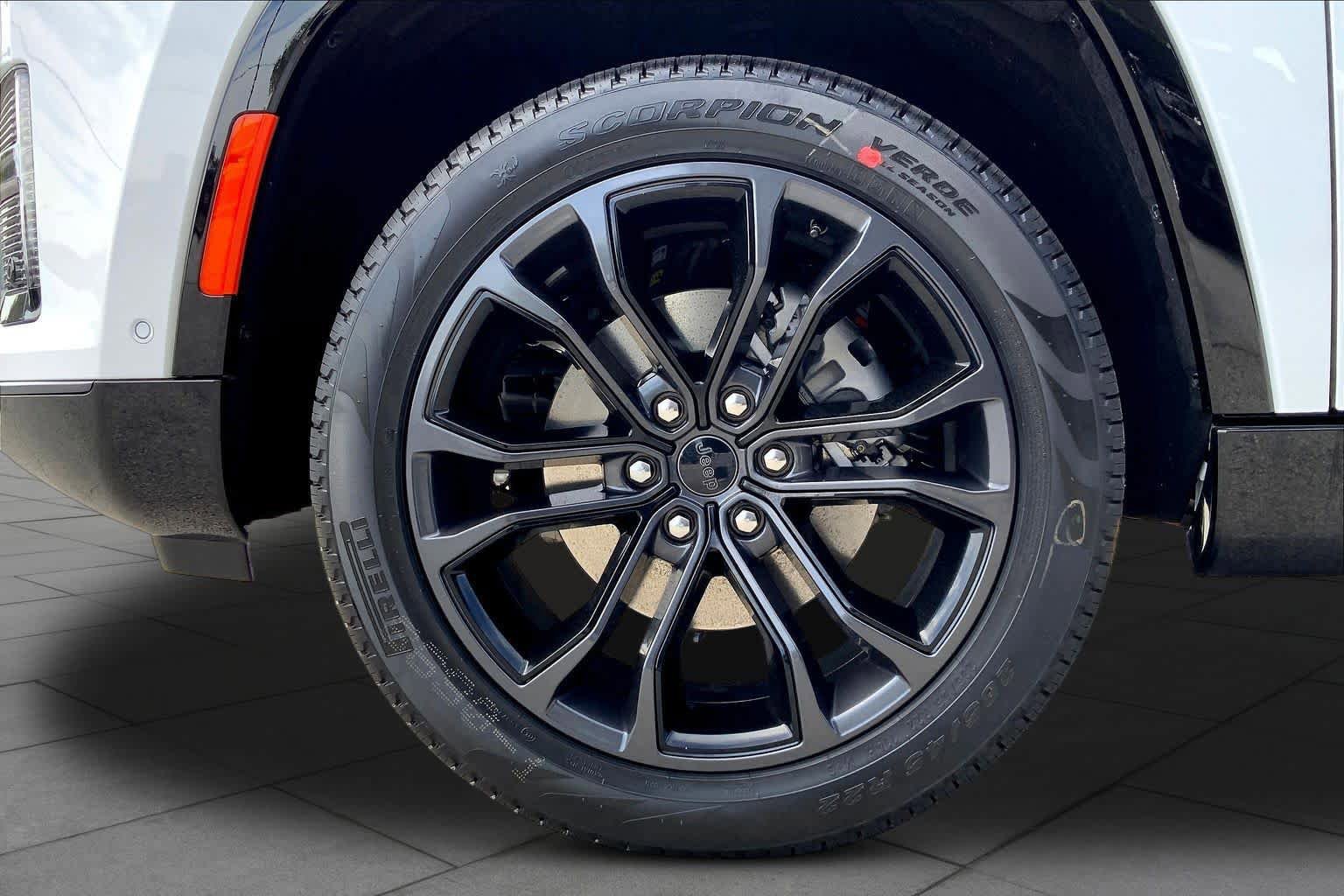 New 2026 Jeep Grand Wagoneer Summit w/ Premium Group III image 8