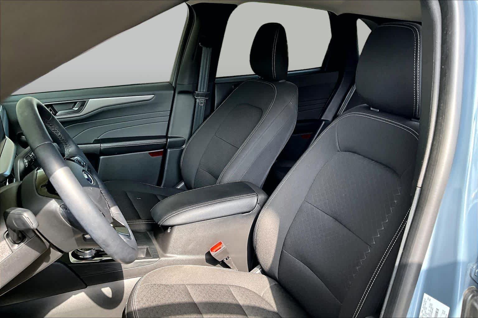 Used 2024 Ford Escape Active w/ Tech Pack #1 AWD/4WD image 8