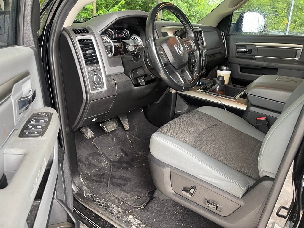 Used 2013 RAM 2500 SLT w/ Luxury Group AWD/4WD image 5