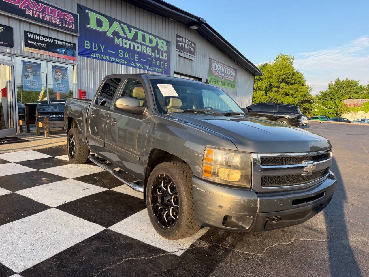 Used 2011 Chevrolet Silverado 1500 LTZ w/ LTZ Plus Package AWD/4WD image 3
