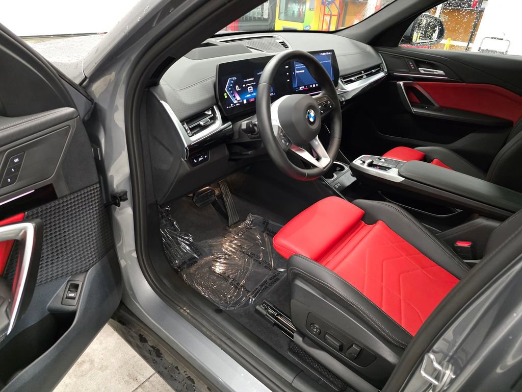 Used 2025 BMW X2 xDrive28i image 16