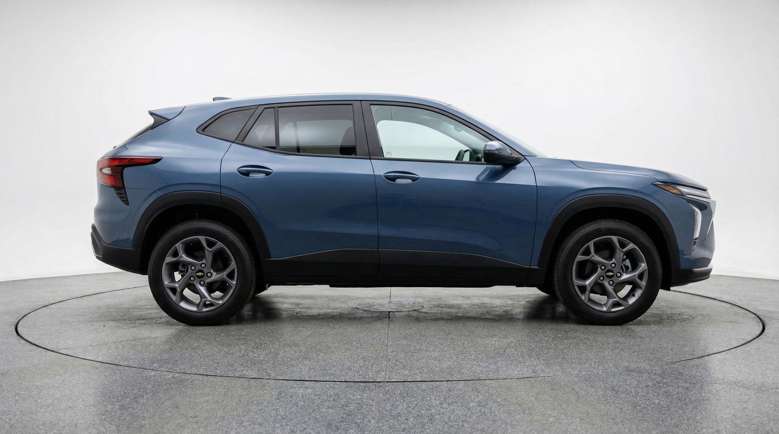 Used 2025 Chevrolet Trax LT FWD image 11