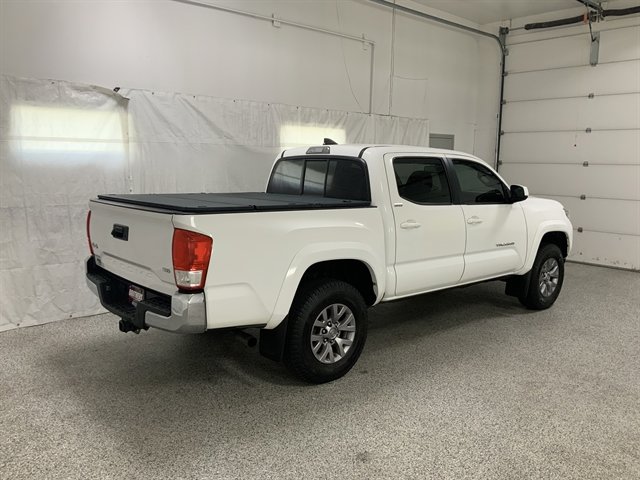 Used 2017 Toyota Tacoma SR5 w/ Tow Package AWD/4WD image 8