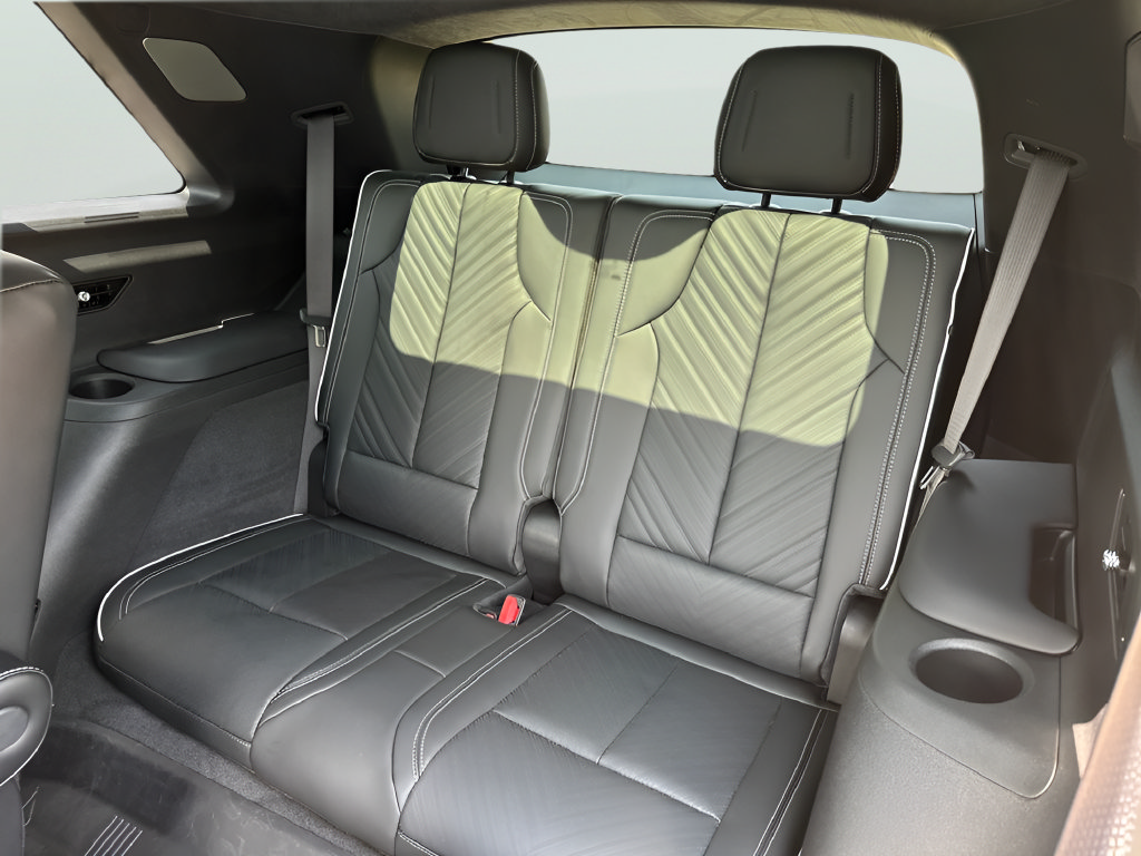 Used 2026 Cadillac Vistiq Platinum w/ LPO, Floor Liner Package AWD/4WD image 37