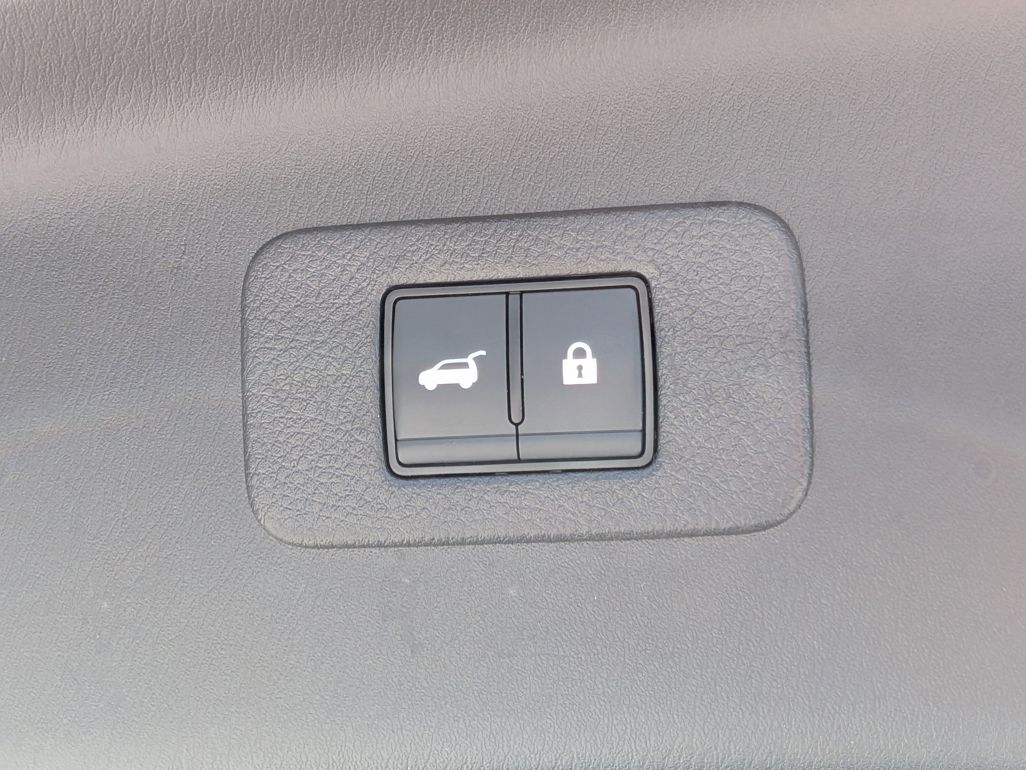 Used 2023 Nissan Armada Platinum w/ Captain's Chairs Package AWD/4WD image 14