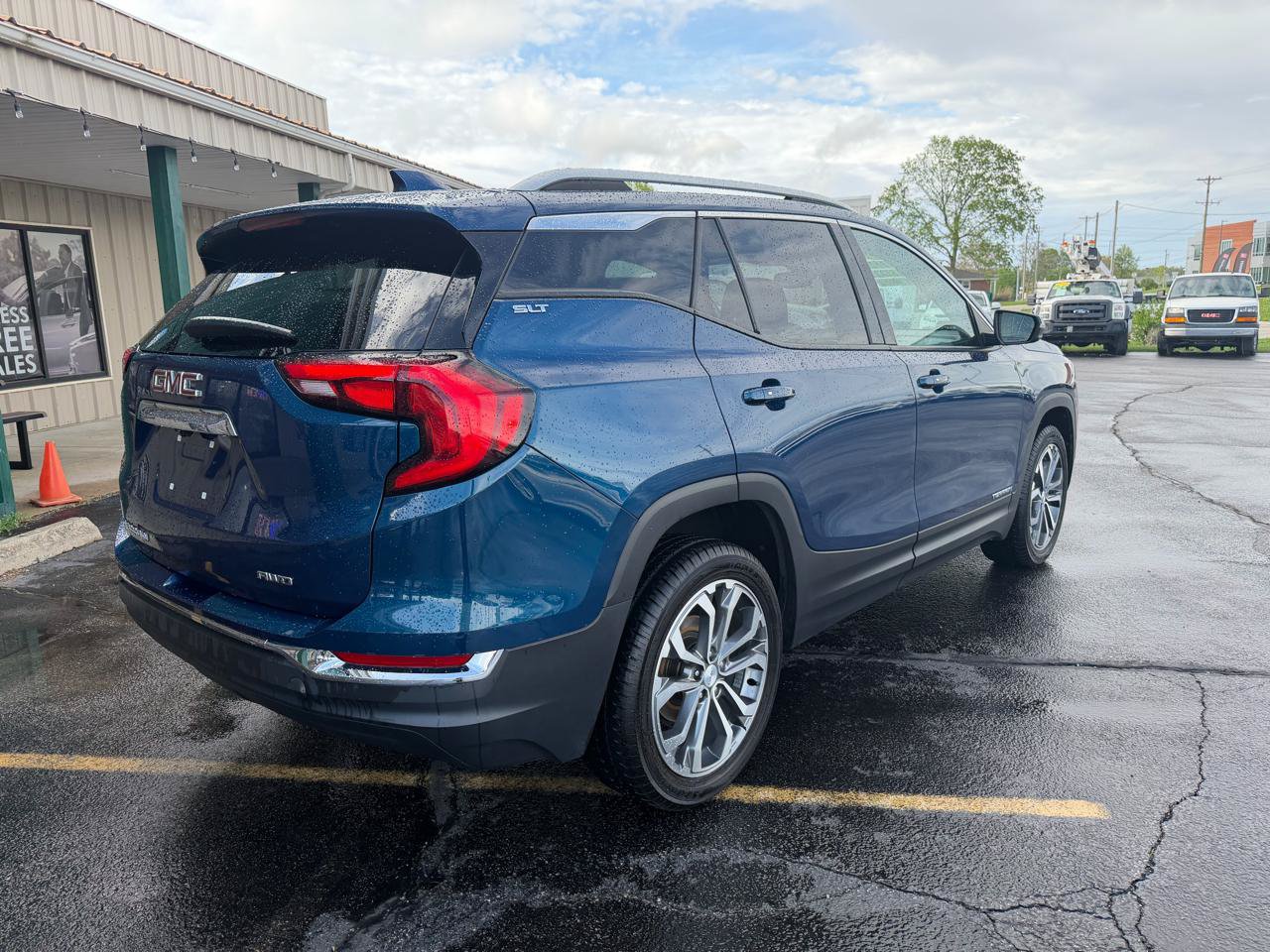 Used 2021 GMC Terrain SLT AWD/4WD image 3