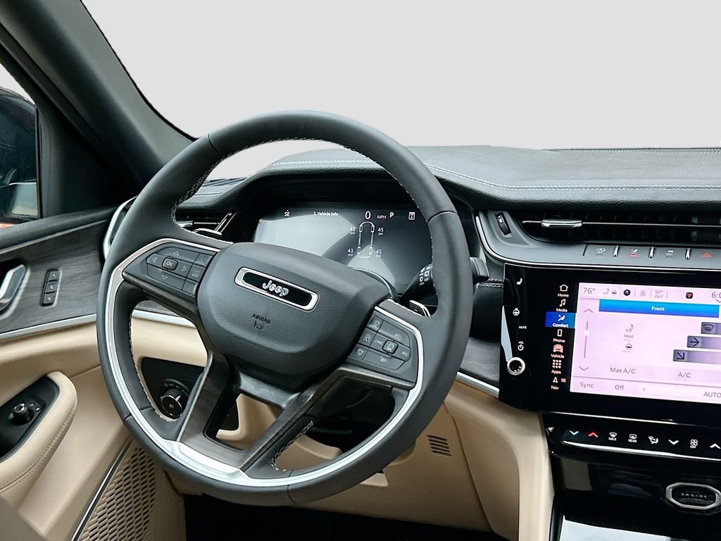 New 2026 Jeep Grand Cherokee L Limited w/ Limited Altitude Package AWD/4WD image 18