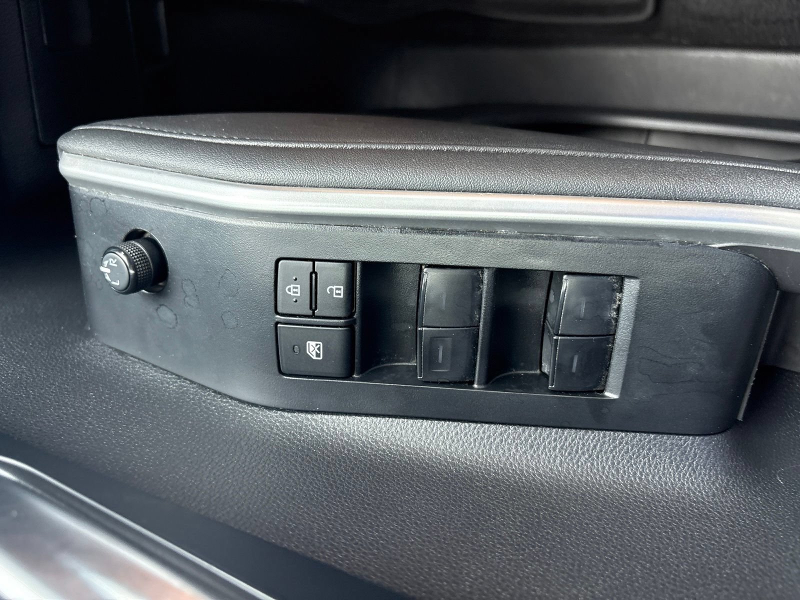 Used 2023 Toyota Highlander XLE FWD image 14