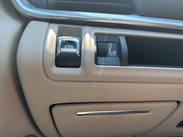 Used 2017 Cadillac XTS Luxury image 27