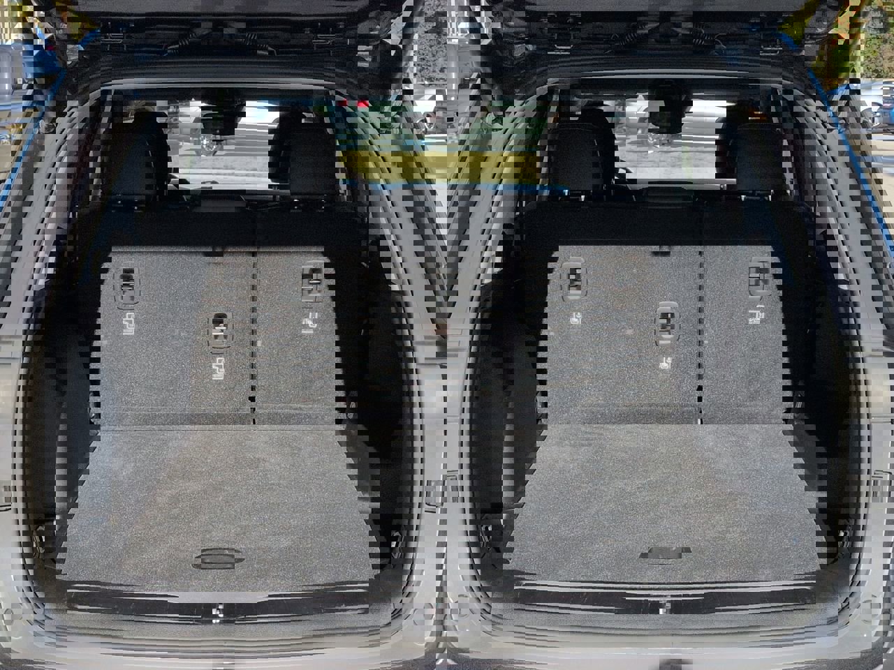 Used 2023 Jeep Grand Cherokee Limited w/ Black Appearance Package image 12