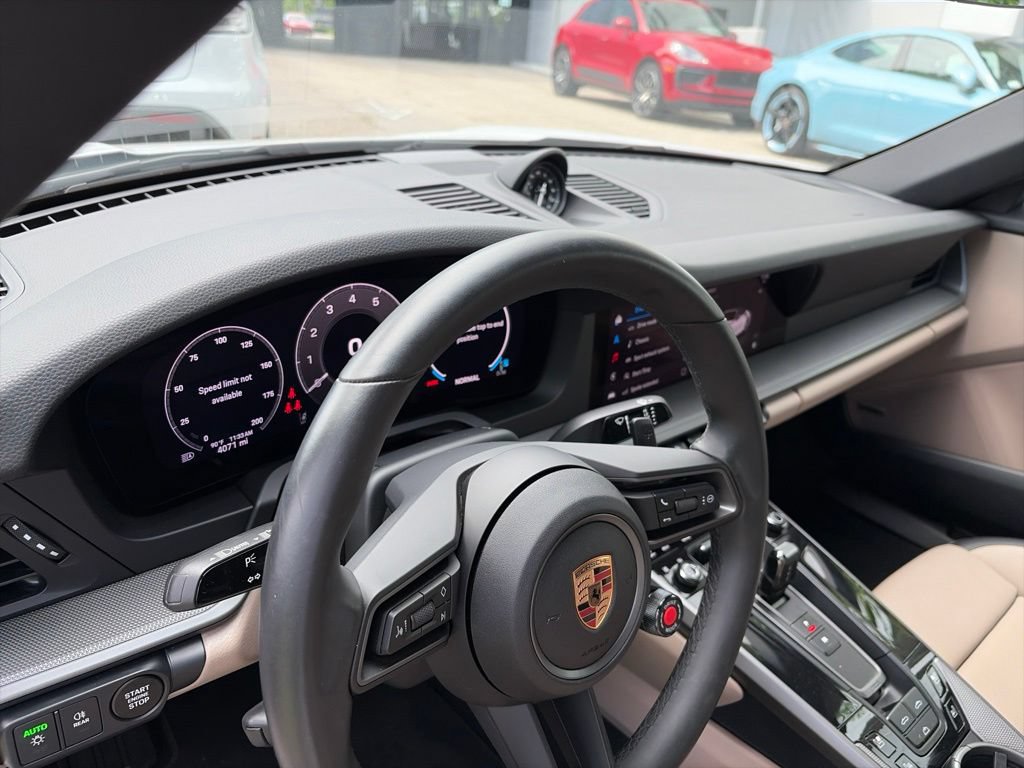 Certified 2025 Porsche 911 Carrera RWD image 4