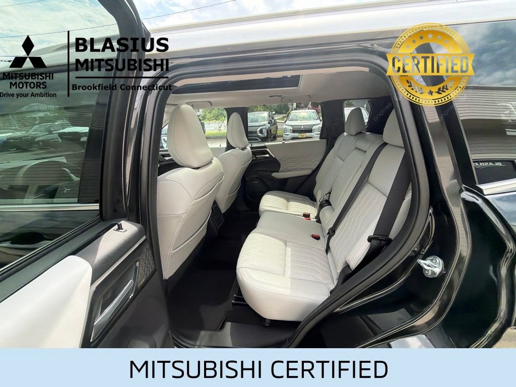 Used 2025 Mitsubishi Outlander AWD image 31