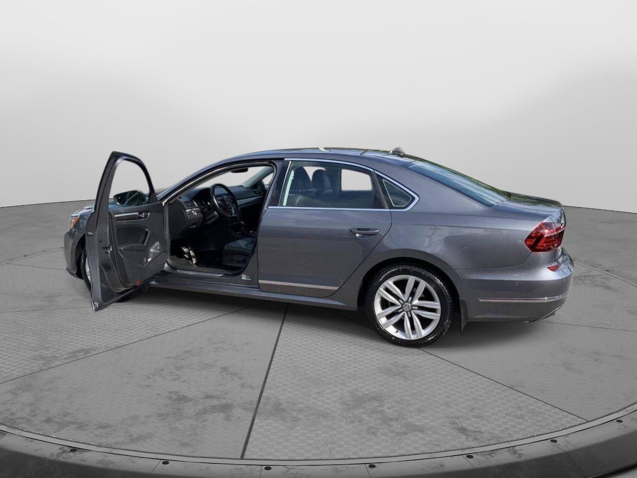 Used 2017 Volkswagen Passat 1.8T SEL Premium FWD image 7