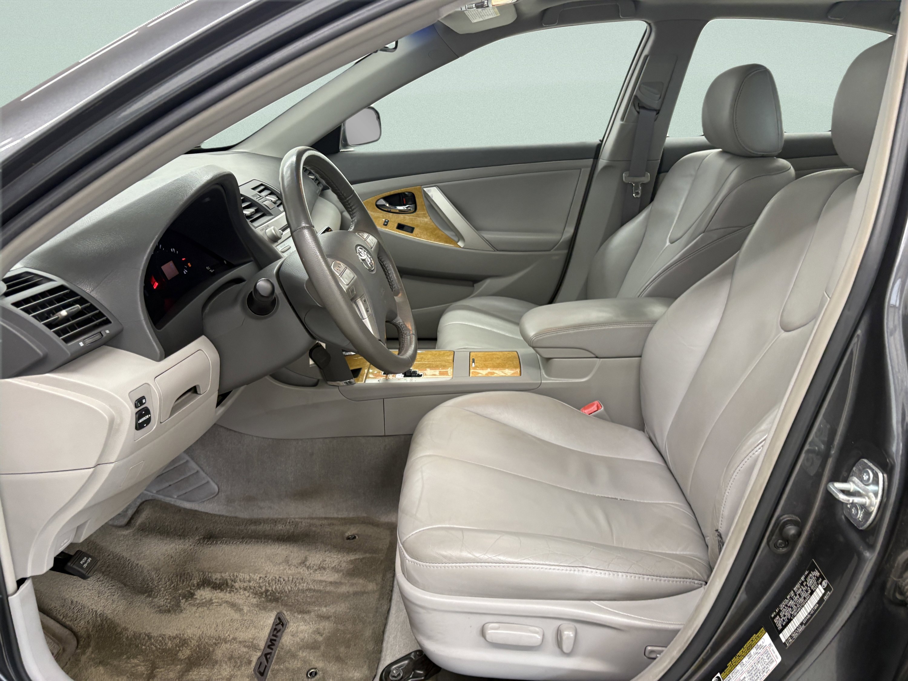 Used 2007 Toyota Camry XLE FWD image 9