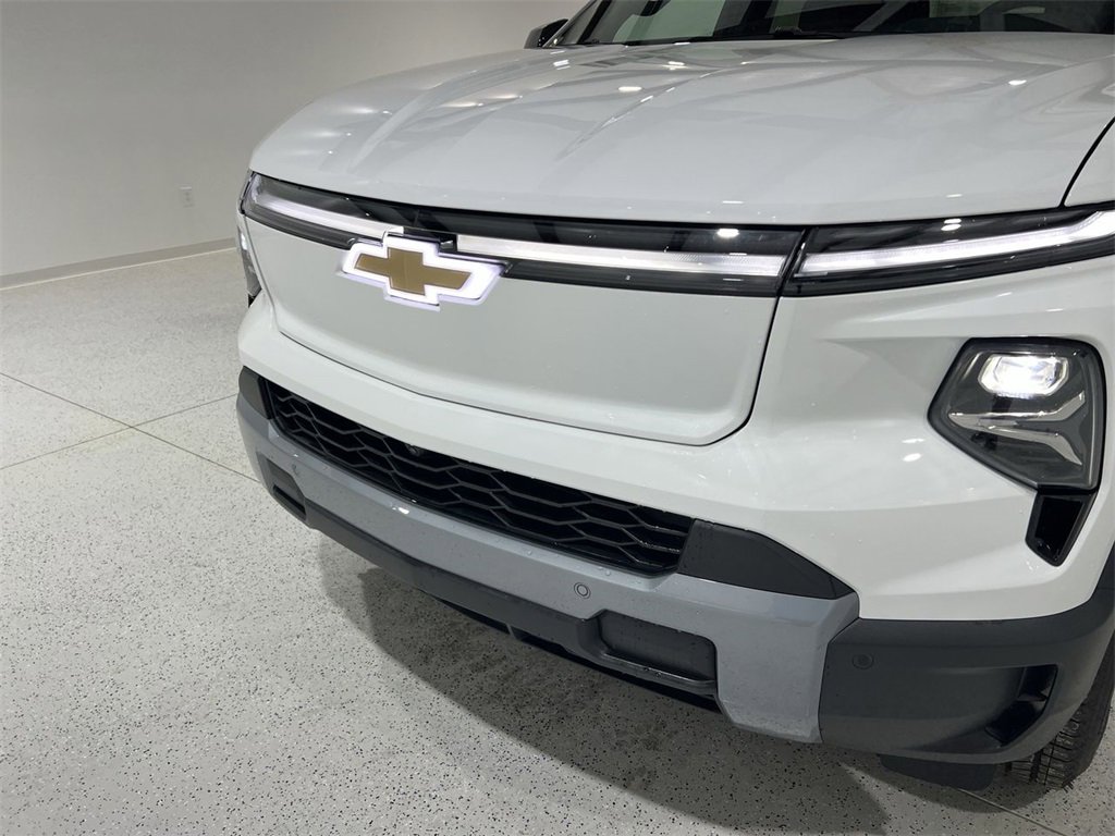 New 2025 Chevrolet Silverado EV LT image 28
