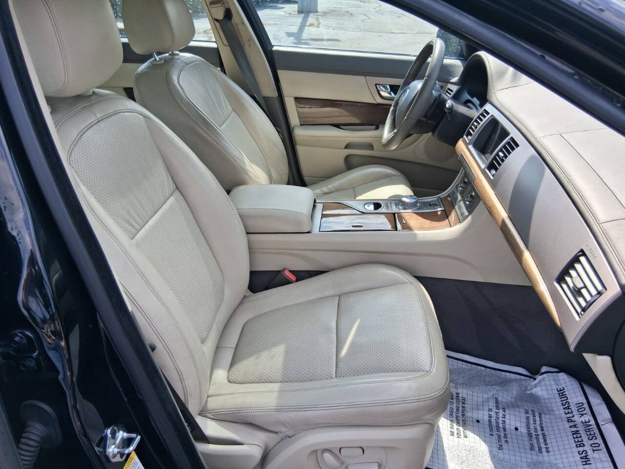 Used 2009 Jaguar XF Premium RWD image 14