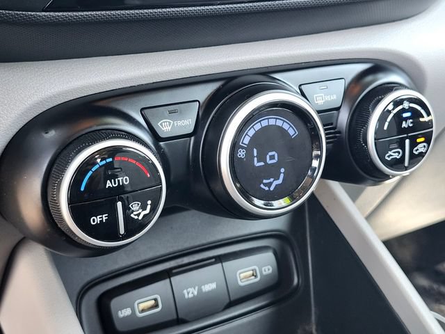 Used 2022 Hyundai Venue SEL FWD image 23