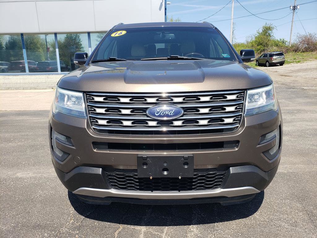 Used 2016 Ford Explorer XLT w/ Equipment Group 202A AWD/4WD image 9