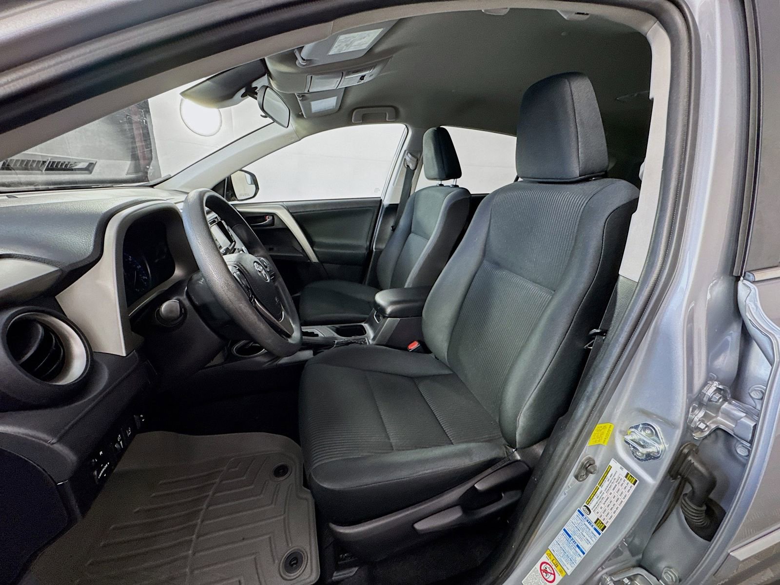 Used 2017 Toyota RAV4 LE w/ Carpet Mat Package AWD/4WD image 15