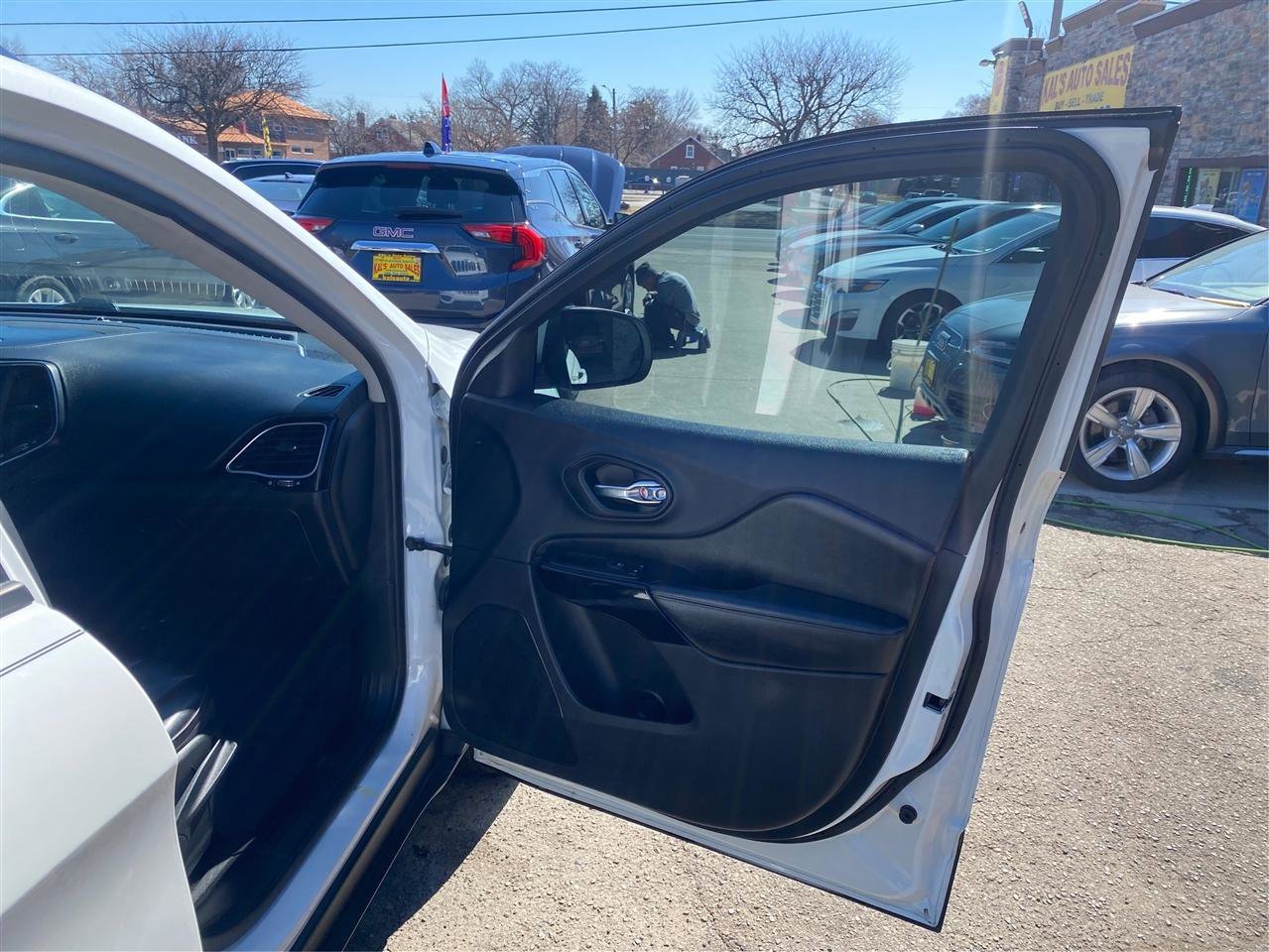 Used 2020 Jeep Cherokee Latitude Plus AWD/4WD image 20