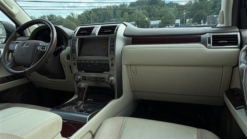 Used 2019 Lexus GX 460 Premium w/ Premium Package AWD/4WD image 38