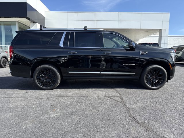 New 2026 GMC Yukon XL Denali w/ Denali Reserve Package image 2