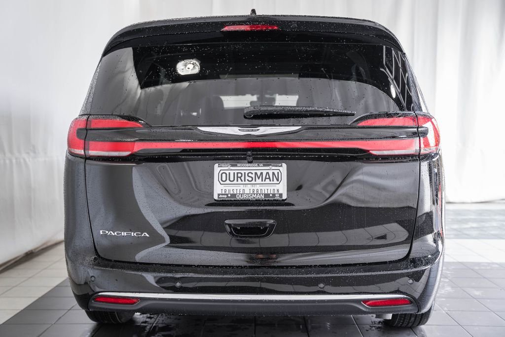 New 2026 Chrysler Pacifica Select image 5
