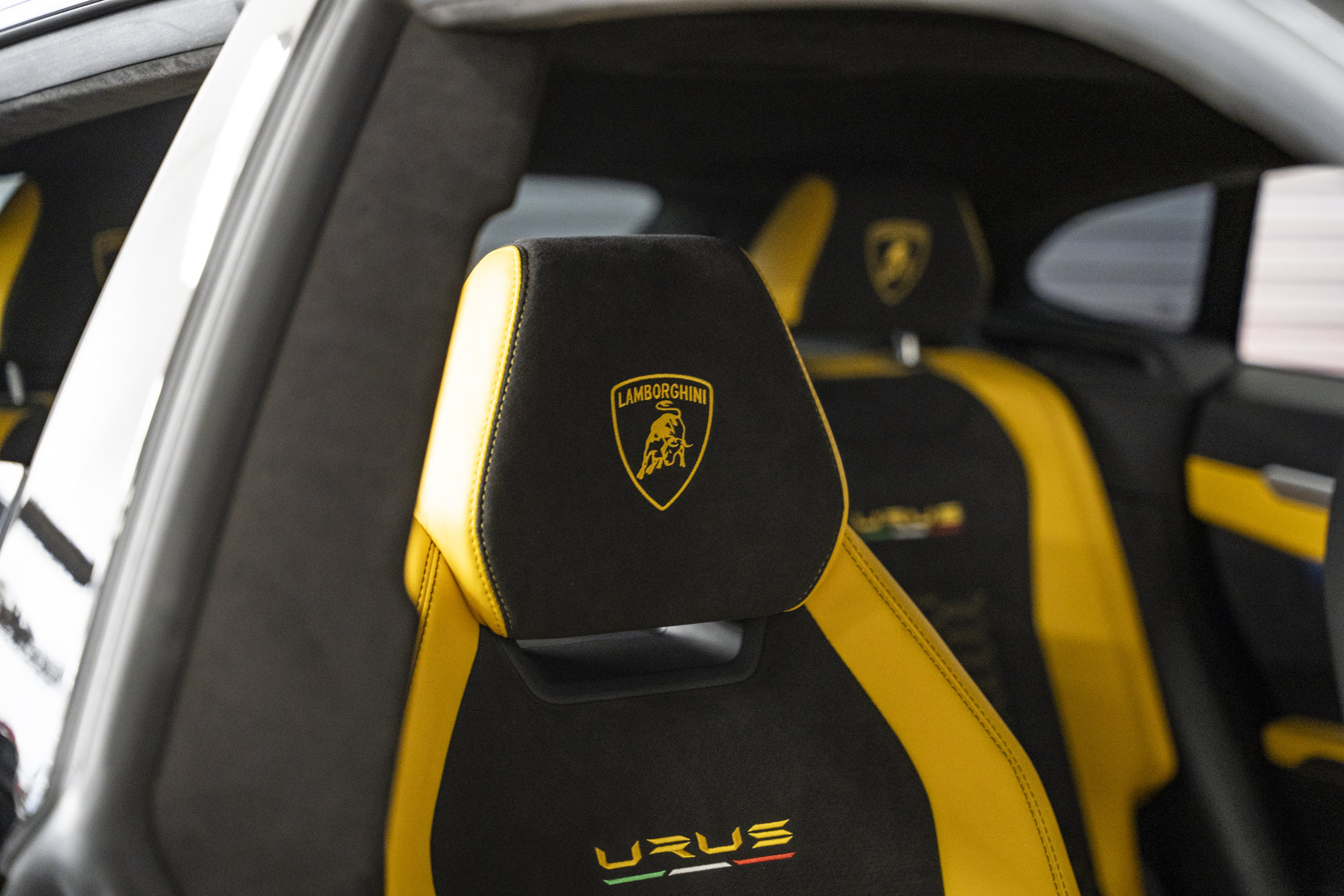 Used 2022 Lamborghini Urus AWD/4WD image 28