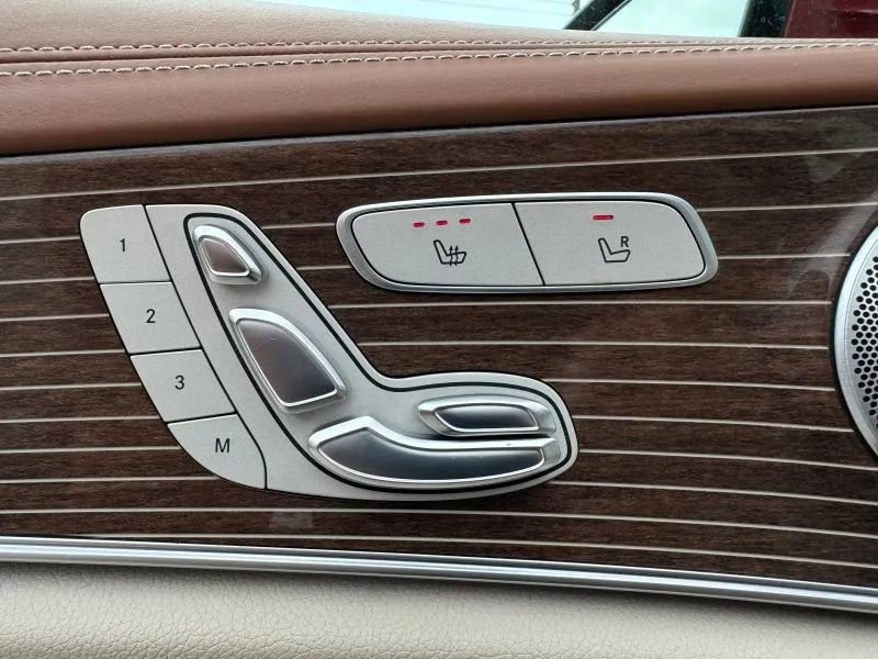 Used 2017 Mercedes-Benz E 300 4MATIC image 41