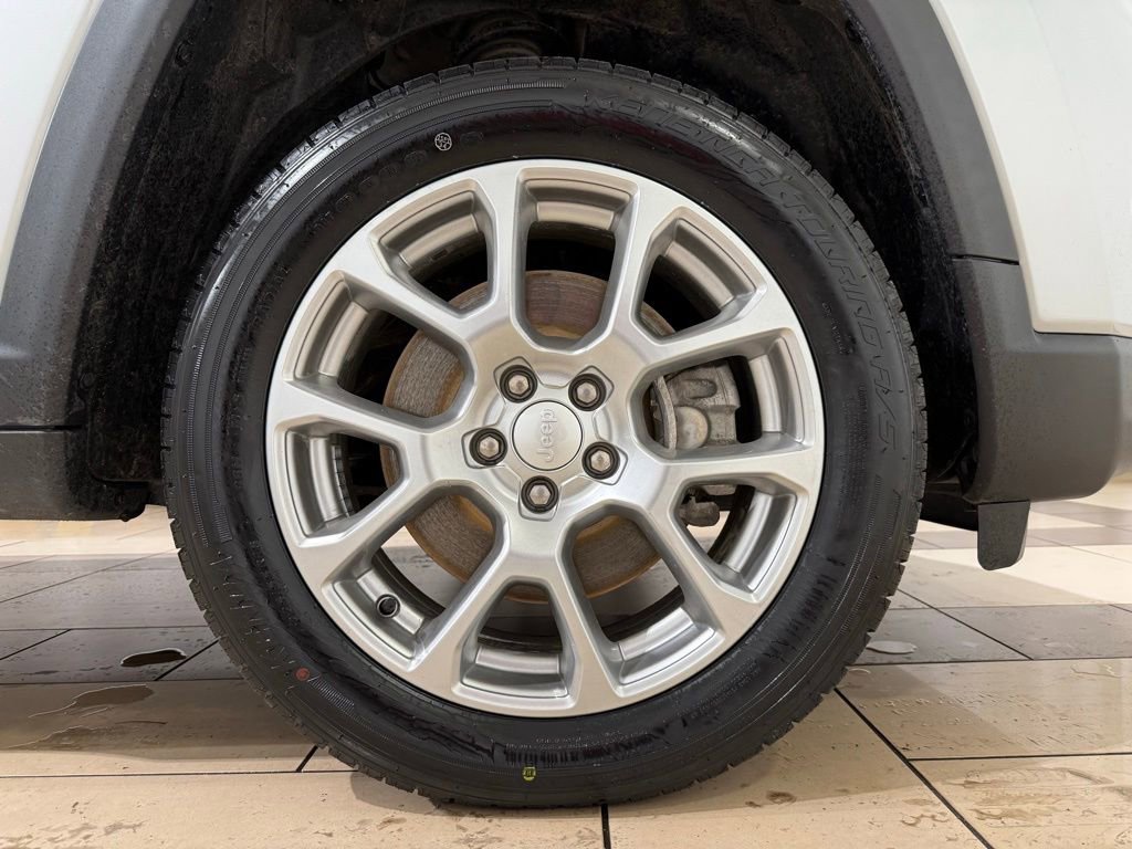 Used 2024 Jeep Compass Latitude image 9