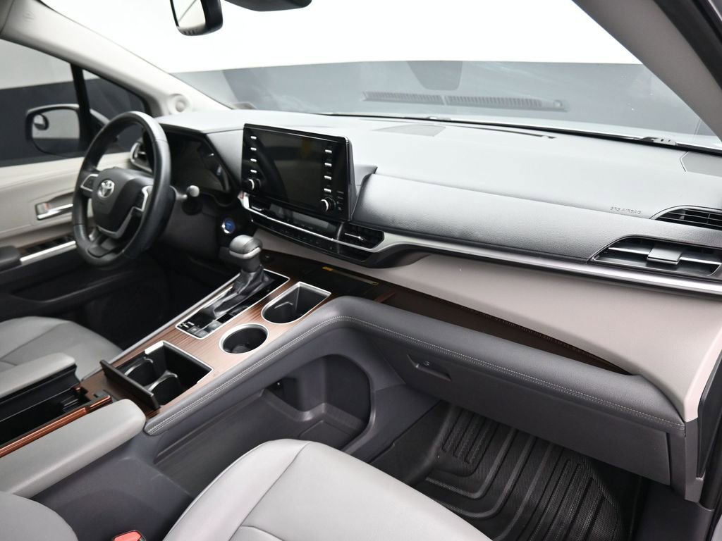 Used 2021 Toyota Sienna XLE w/ XLE Plus Package image 57