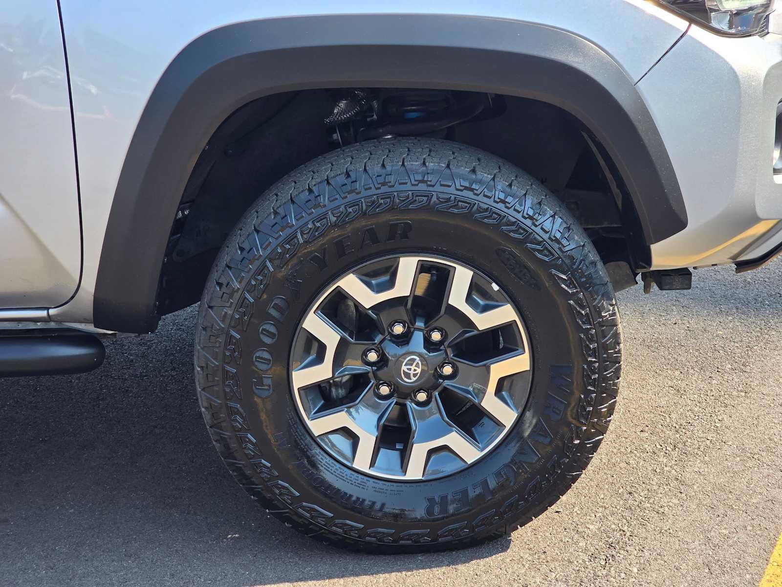 Used 2023 Toyota Tacoma TRD Off-Road w/ Technology Package AWD/4WD image 9
