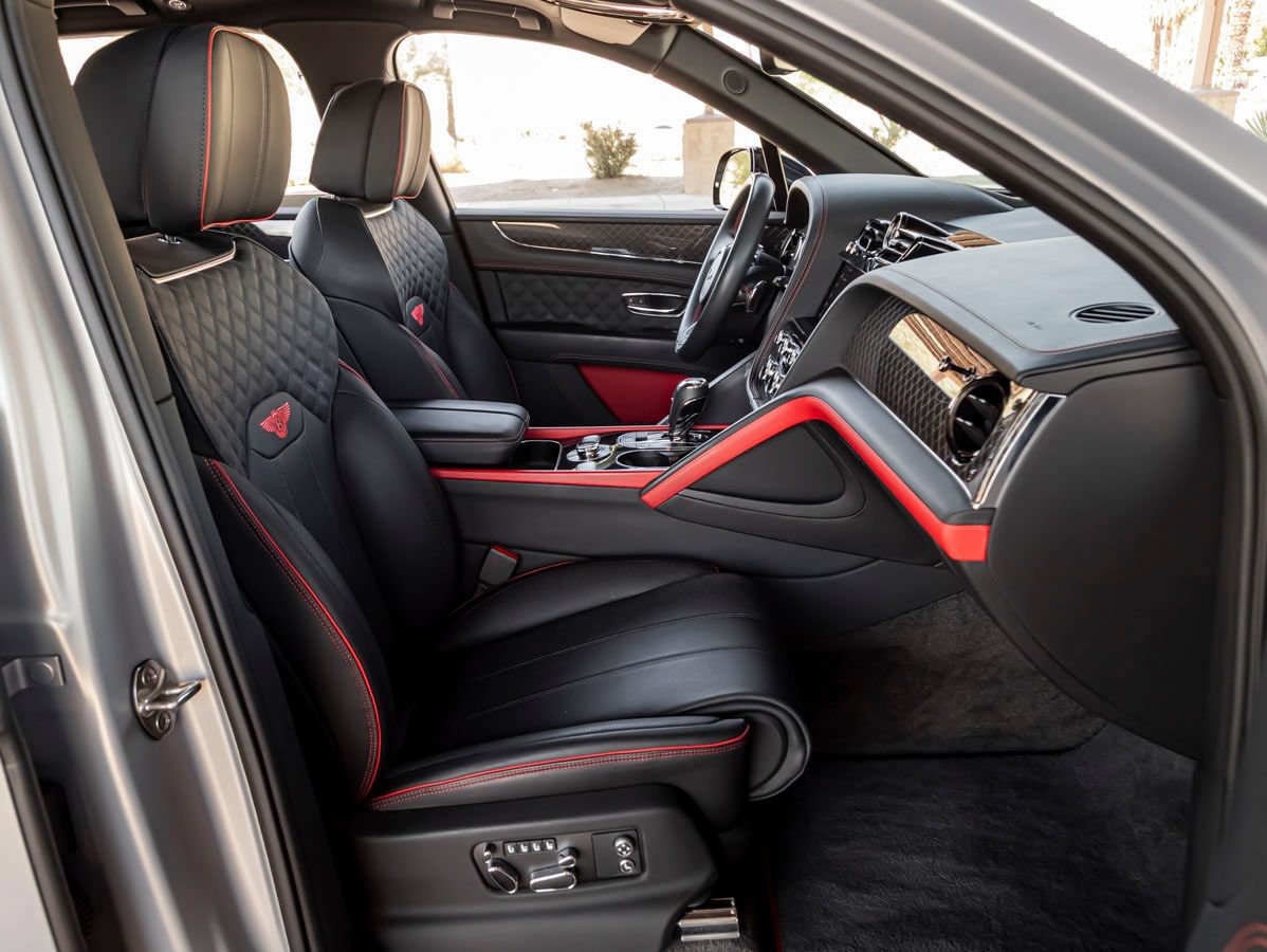 Certified 2025 Bentley Bentayga AWD/4WD image 1
