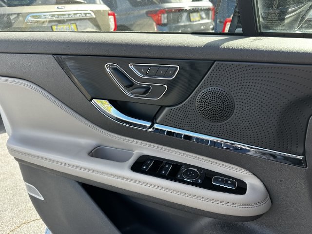 Certified 2023 Lincoln Corsair AWD w/ Equipment Group 101A image 31