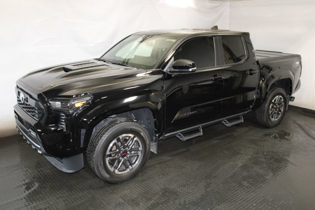 Used 2024 Toyota Tacoma TRD Sport w/ TRD Sport Upgrade Package AWD/4WD image 2