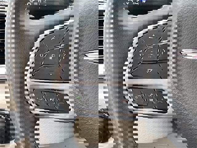 Used 2024 Chrysler Pacifica Touring-L image 12