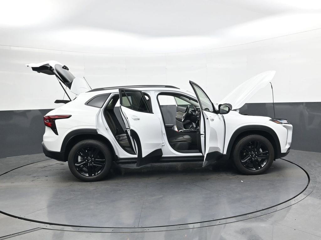 Used 2025 Chevrolet Trax ACTIV w/ Sunroof Package image 40