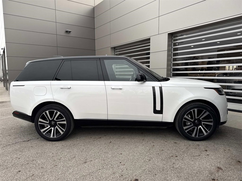 Used 2023 Land Rover Range Rover SE image 9