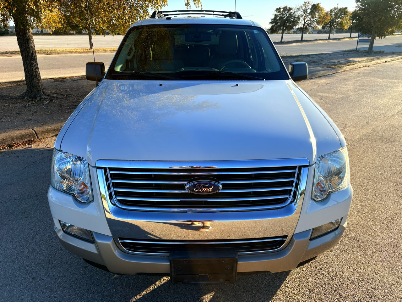 Used 2010 Ford Explorer XLT image 6