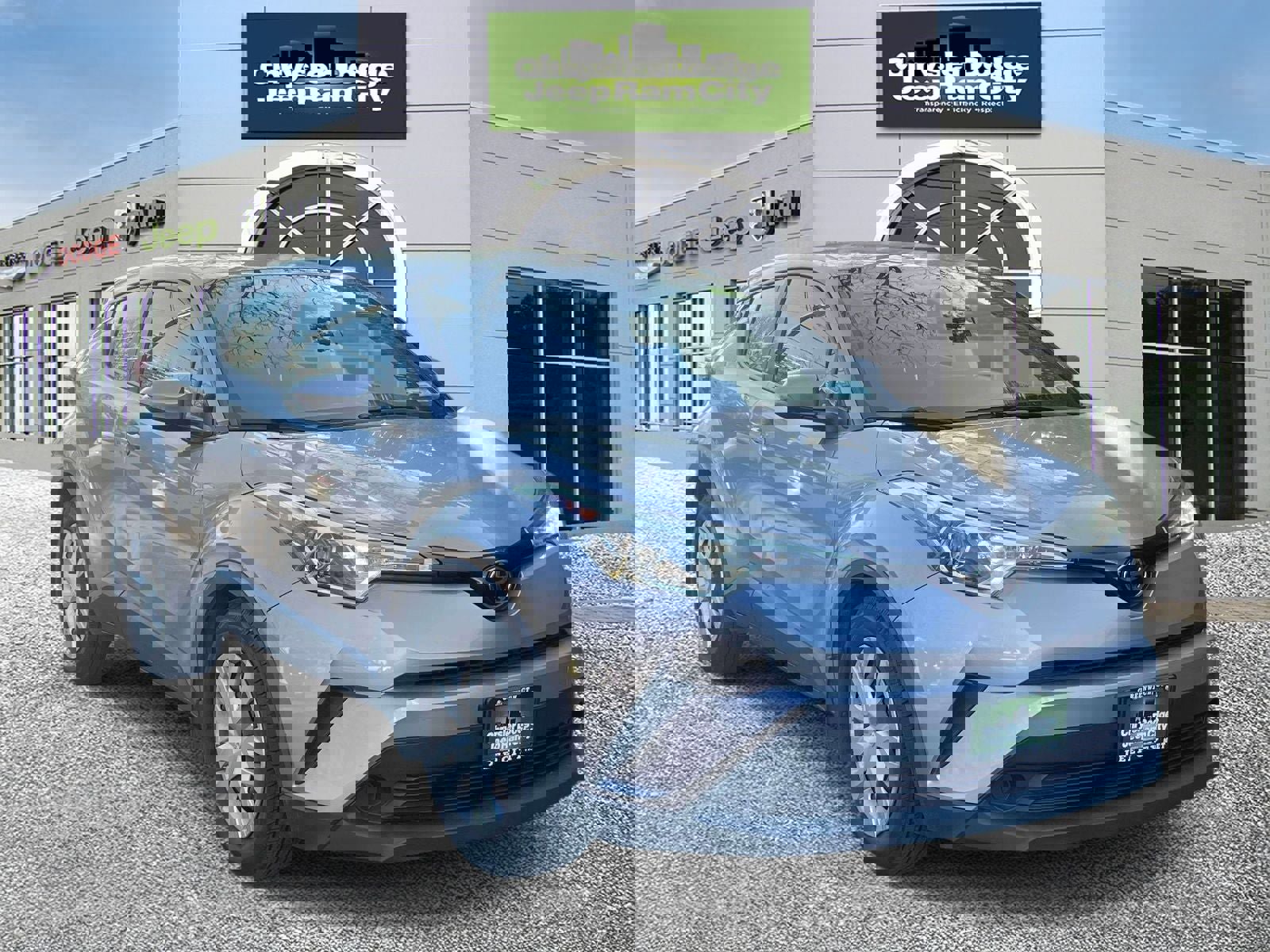 Used 2019 Toyota C-HR XLE image 4