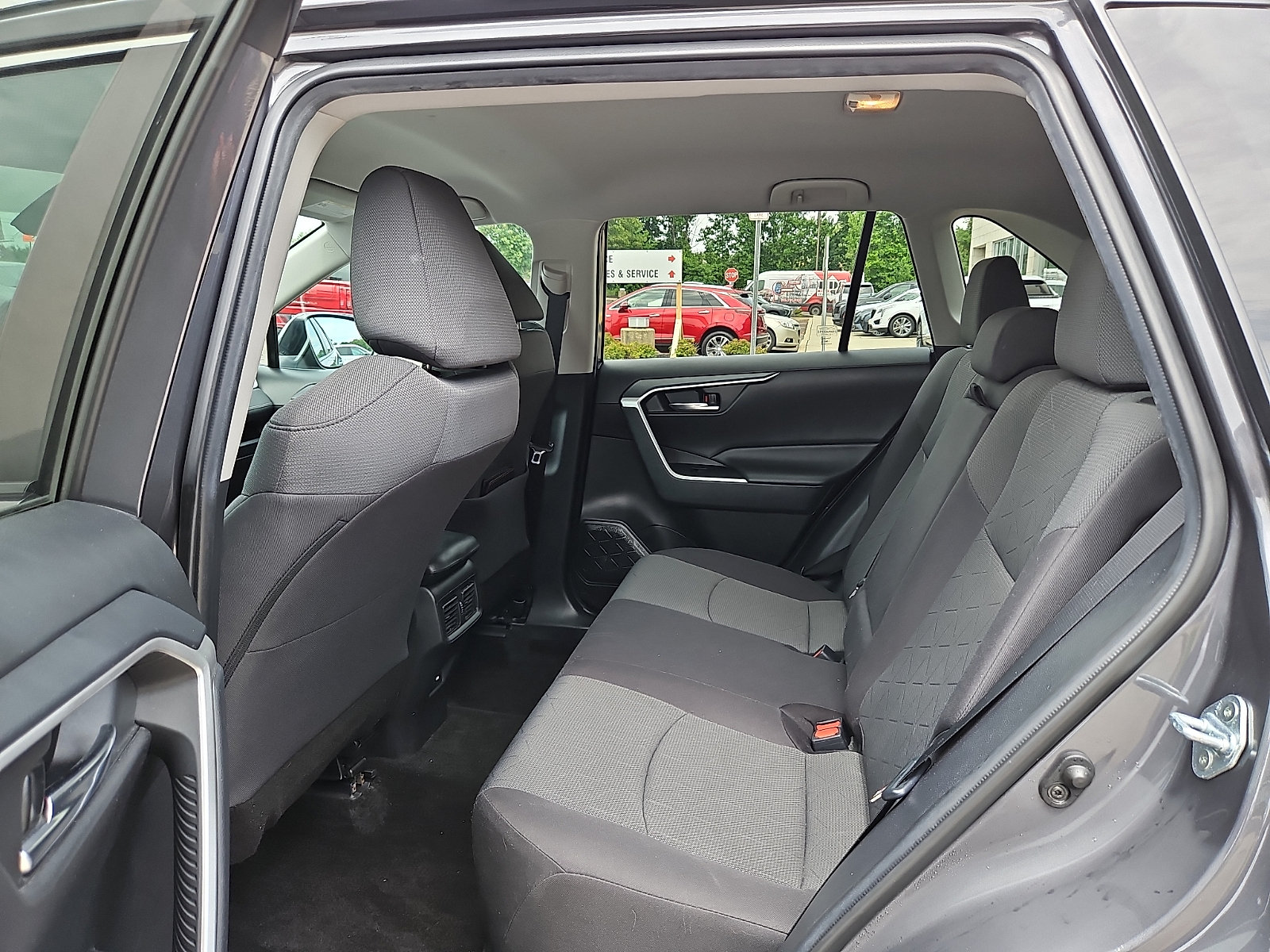 Used 2021 Toyota RAV4 XLE AWD/4WD image 10