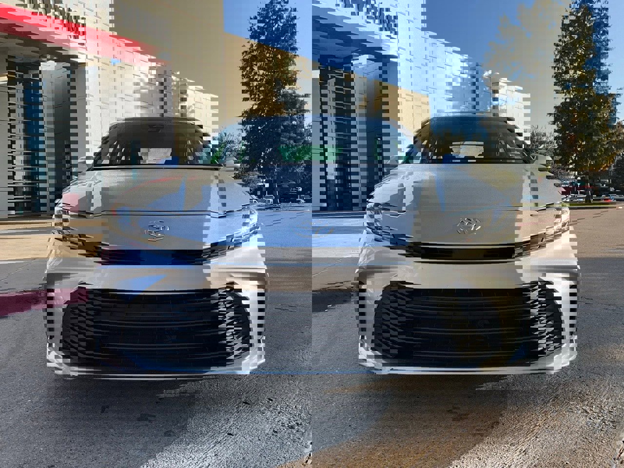 Used 2025 Toyota Camry LE image 4