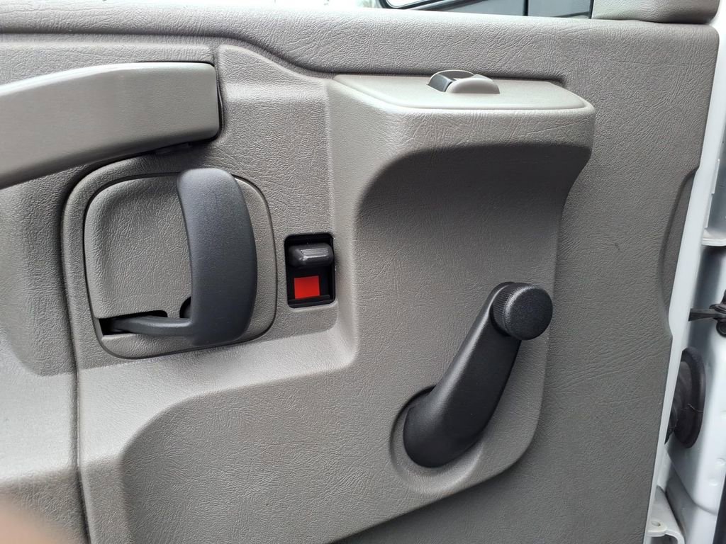 Used 2020 Chevrolet Express 2500 image 4