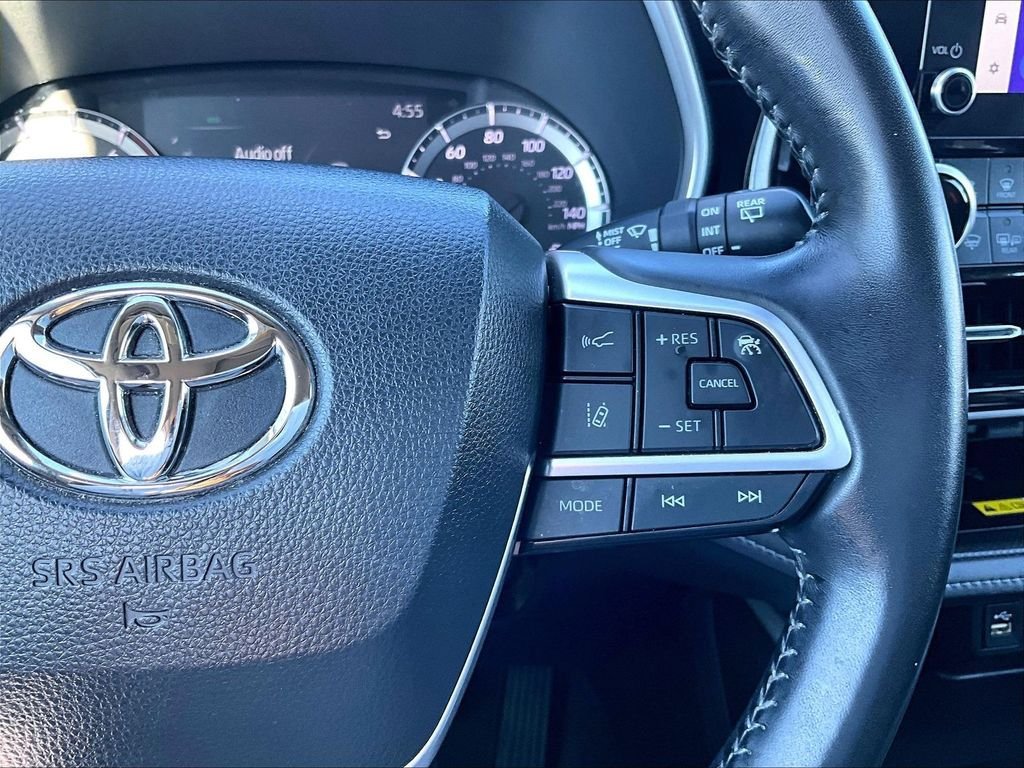 Used 2023 Toyota Highlander XLE AWD/4WD image 25
