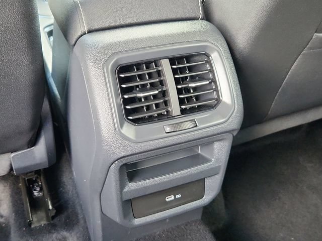 Used 2025 Volkswagen Taos SE FWD image 26