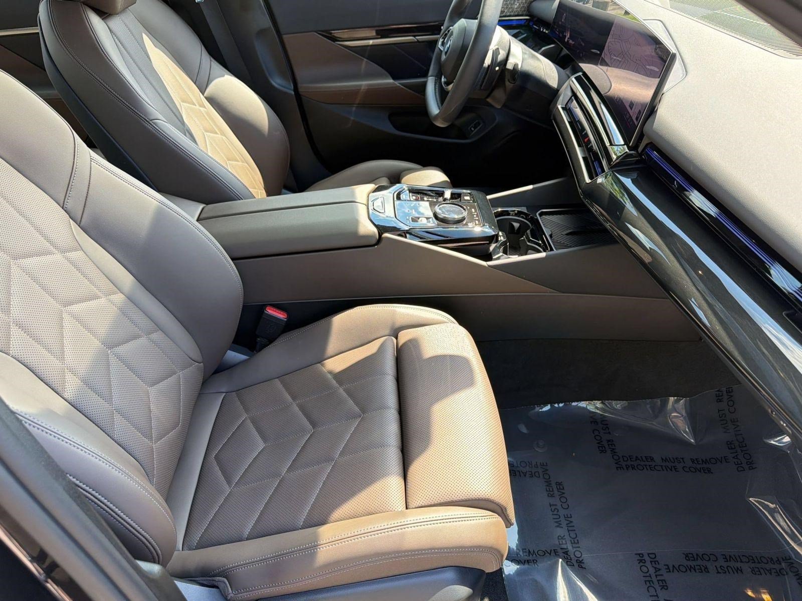 Used 2024 BMW 530i w/ Premium Package RWD image 28