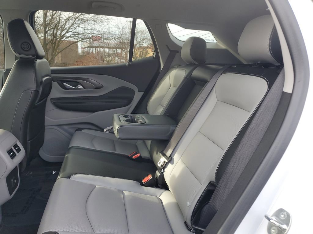 Used 2024 GMC Terrain SLT image 9