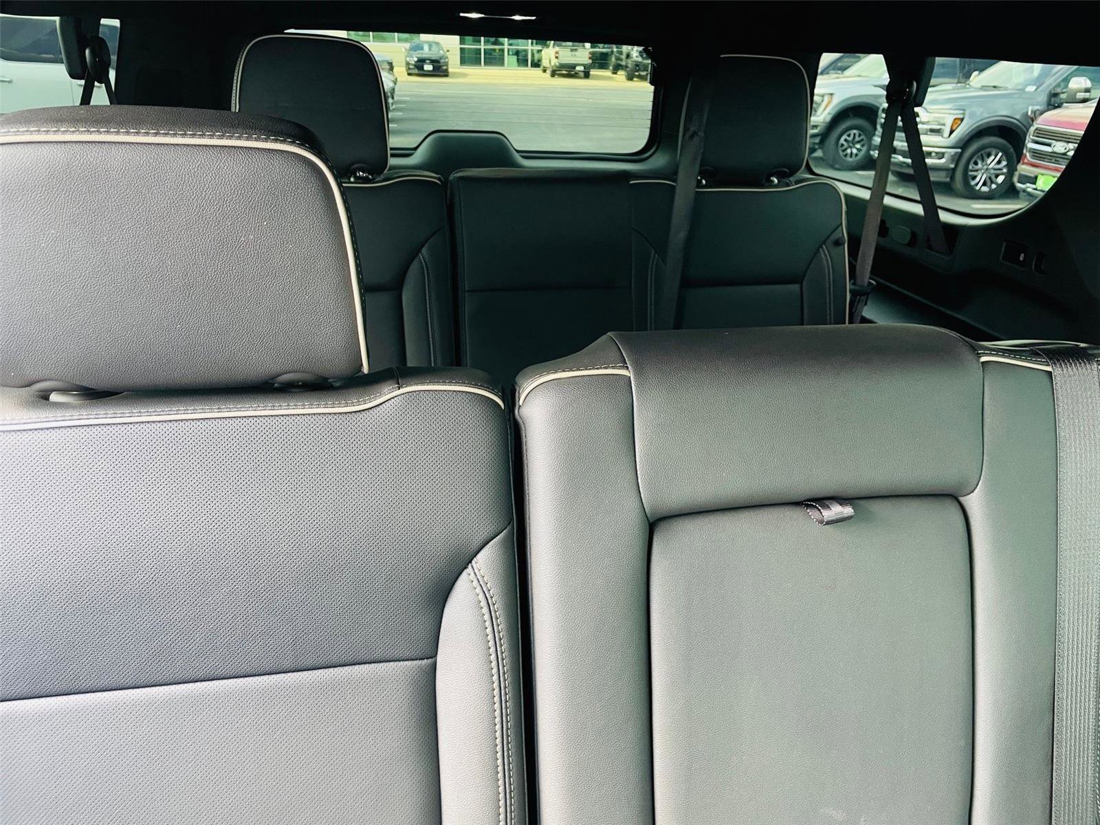 Used 2024 GMC Yukon XL SLT w/ SLT Luxury Package image 29